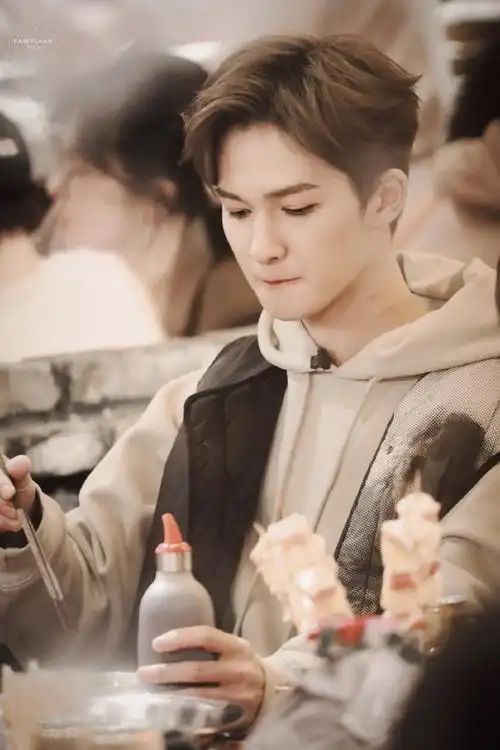 这个样子的朱正廷真的是太可爱了