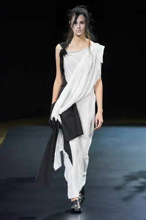 夏天用一条绳子系起来的高级感