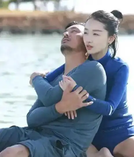 黑料缠身周冬雨被吐槽尺度放这么大捂不捂没有啥区别啊