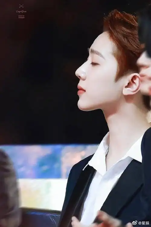一眼沦陷的侧颜#这精致的侧脸,谁看了不说一句我可以赖冠霖也太帅了