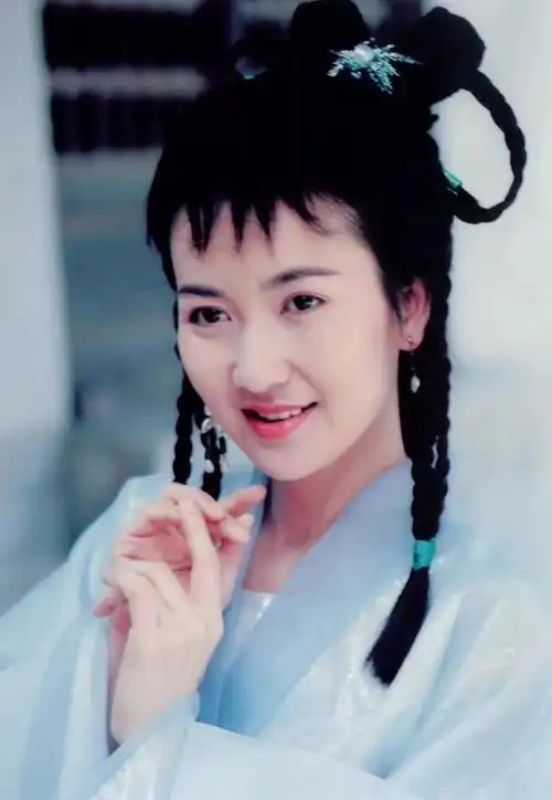 咱们今天要聊的主角是陈美琪,tvb初生代的最美花旦之一.