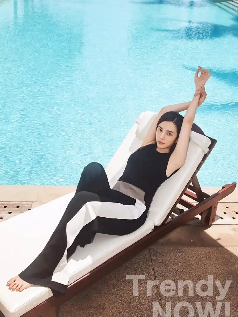 王晓晨光脚丫[色]