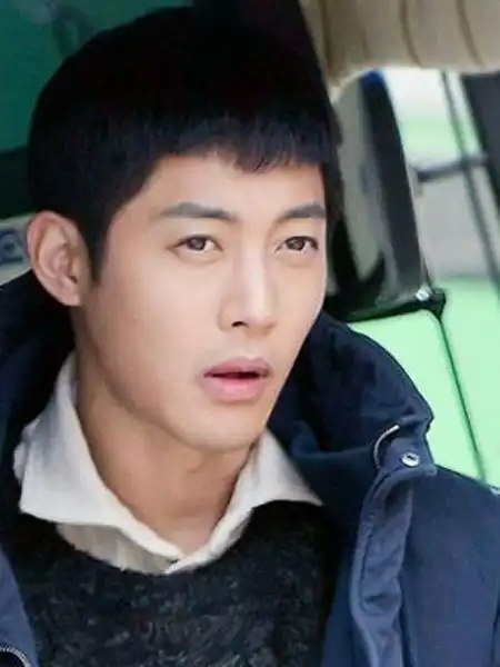 感激时代金贤重超短发演绎硬汉型男