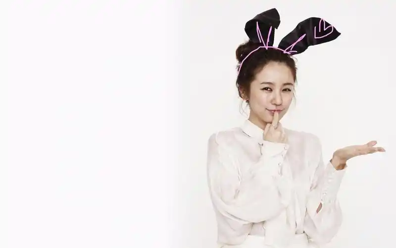 韩国女明星伊恩惠,喜新厌旧是人的天性,让你常年累月的看着同一款桌面