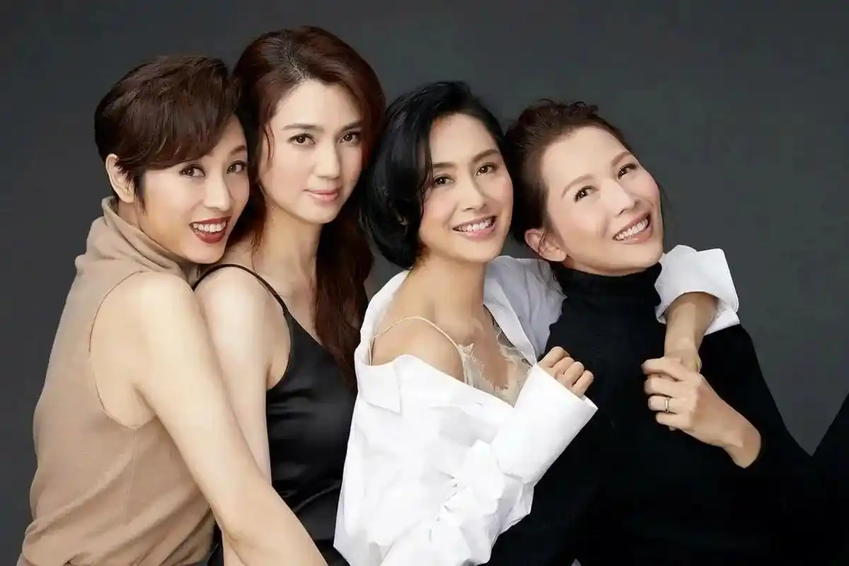 四个闺蜜同框争艳