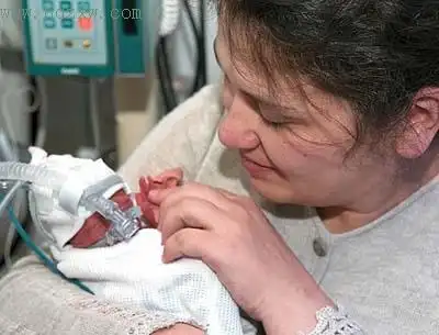 俄孕妇赴英产下五胞胎