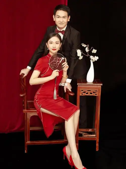 典雅的红色旗袍带着含蓄而古典的浪漫95#婚纱照客片  #中式婚纱照