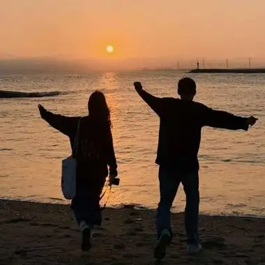 由美头网整理发布,情侣头像频道提供更多与日落,夕阳,晚霞相关的头像