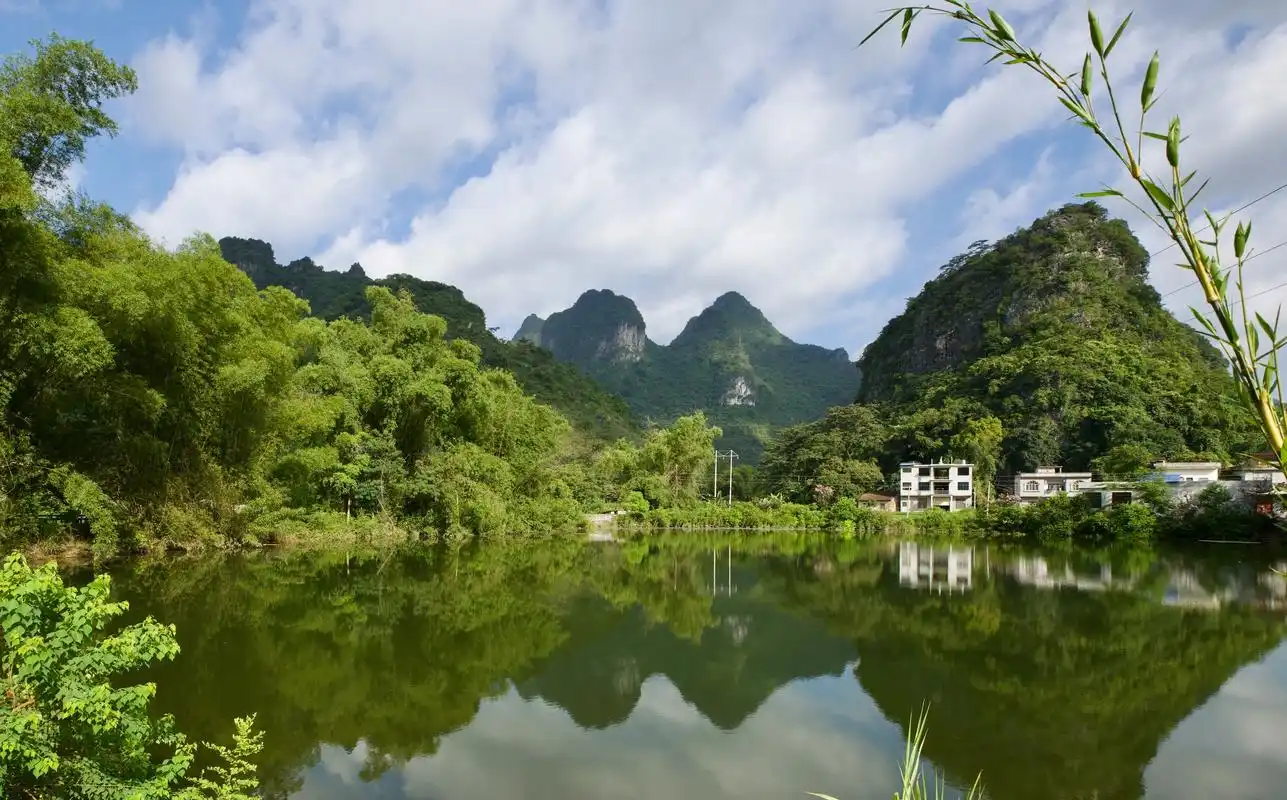 广西都安瑶族自治县有独特的喀斯特地貌,地下河总240多公里, - 抖音
