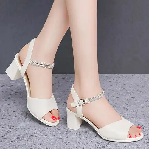 白色真皮高跟凉鞋