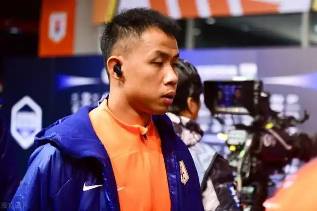 郑铮将在鲁能喜添大牌新搭档曾被阿贾克斯相中踢申花火线亮相