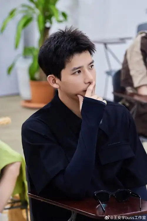 王安宇超话#花儿与少年#游学之旅第一站开启出发沙特新任导游上线