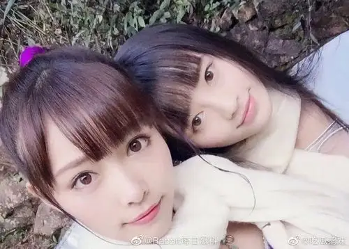 鞠婧祎许佳琪早期合照,俩人当时都好嫩啊