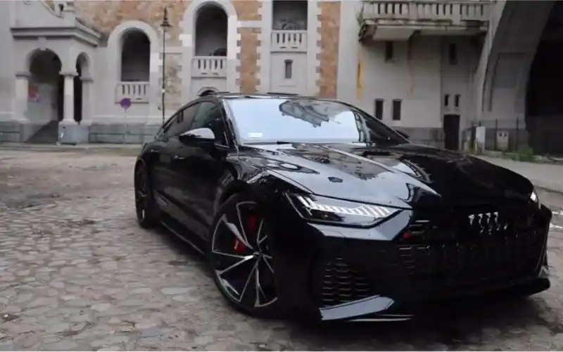 奥迪rs7 黑武士 v8双涡轮增压发动机,650马力,感受一下它的咆哮