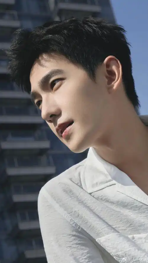 内娱名品鼻#杨洋的鼻子是女娲毕设侧颜男神!