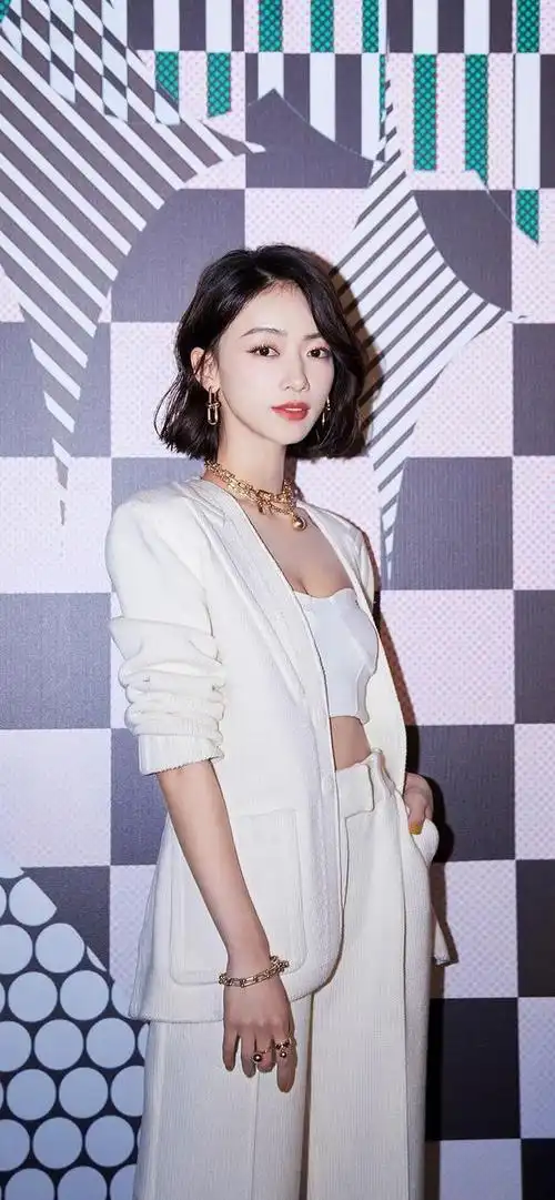 吴谨言:从温婉贤淑到独立坚强,她如何用演技征服观众的心?