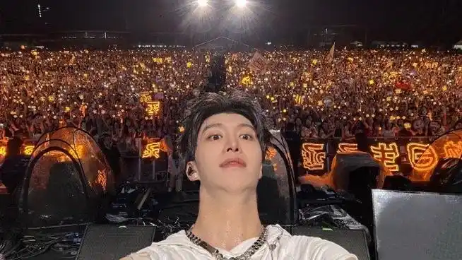 范丞丞脖子确实长