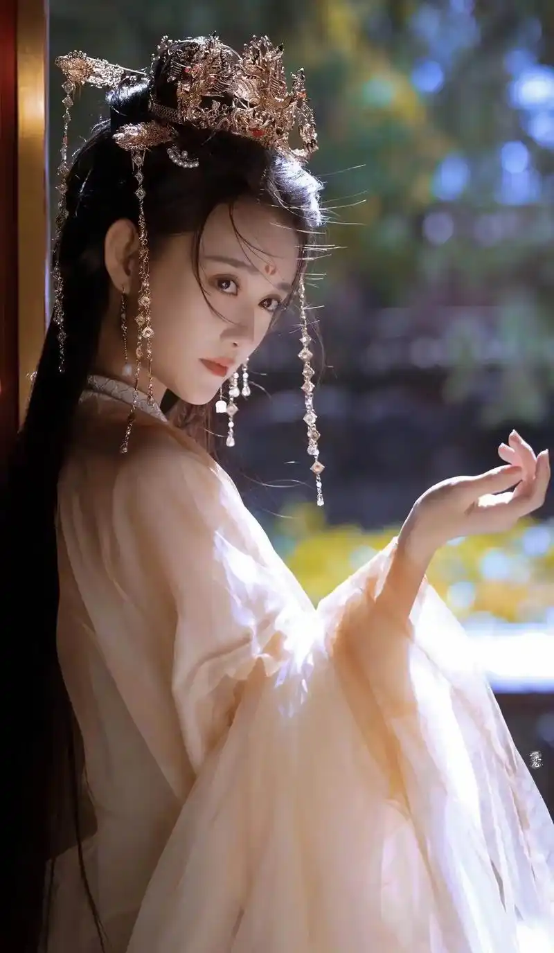 蒋依依古装造型美出圈!说实话,我很久没见过这么"讨喜"的脸了