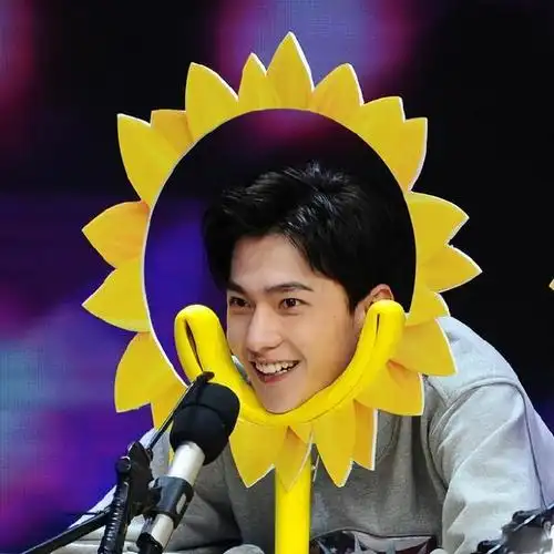 "杨洋与女明星的互动:从硬汉到呆萌,多面才华展露无遗"