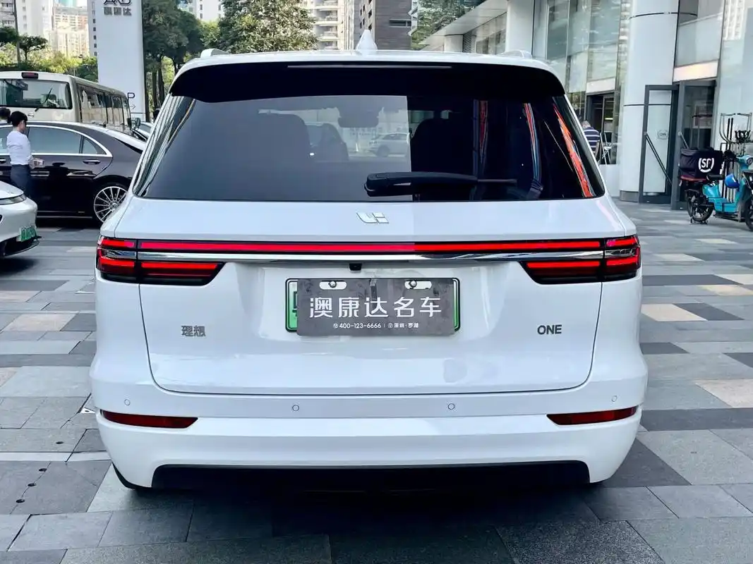 2021款 理想one 增程6座版 2021款 理想one 增程6座版2021年8月上牌