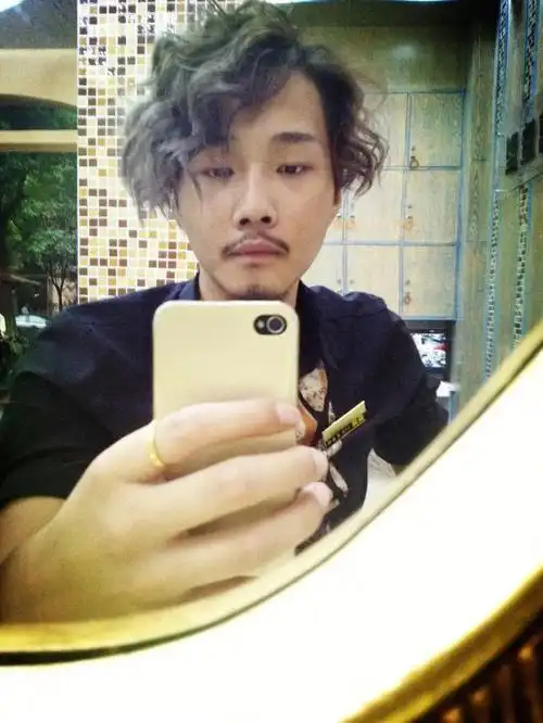 以前是留胡子的男人