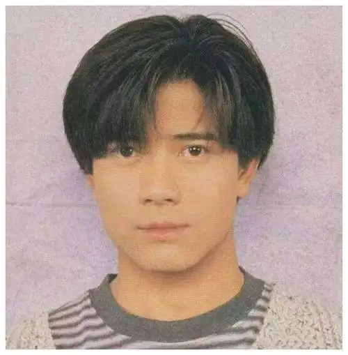 正文                  80年代出现这种发型就已经够出戏得了,而