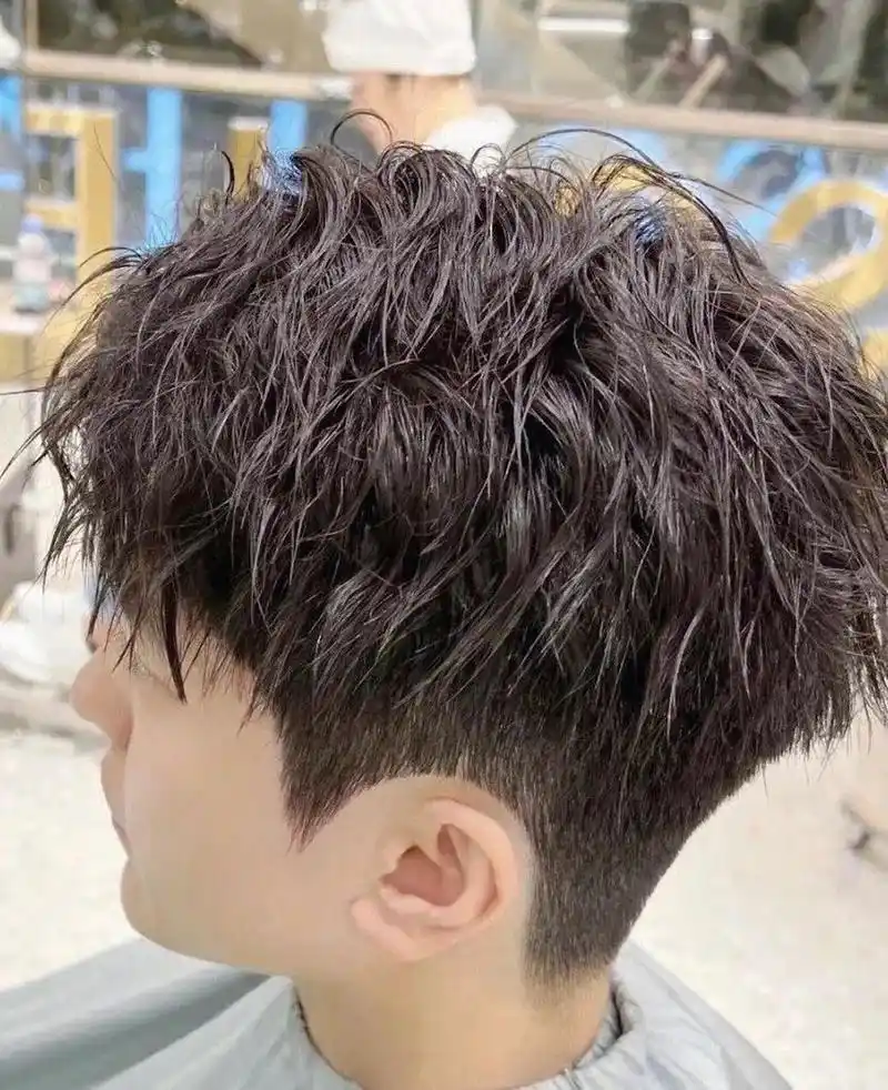 烟花烫 这真是一眼万年的烟花烫～真的摔掉牙了 里男生烫发染发前必看