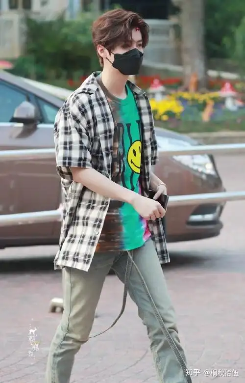 明星穿搭鹿晗为什么还像个18岁的大男孩满满的少年感