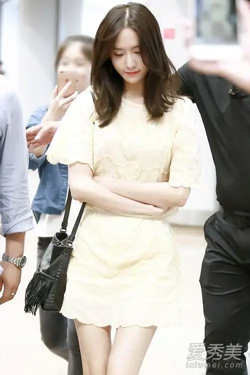 夏季穿衣搭配技巧 学学林允儿的清新look 林允儿夏季街拍