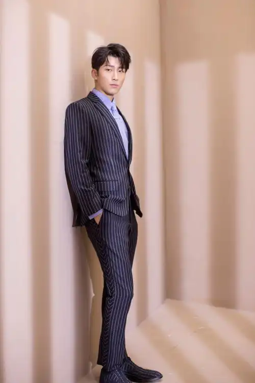 英伦苏!窦骁活动绅士前卫 上演西装杀-搜狐大视野-搜狐新闻