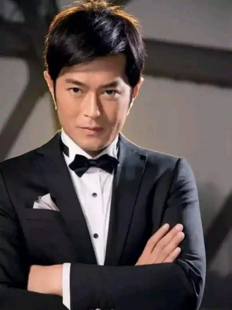 古天乐年轻的时候,他的颜值级别的男明星,而随着年龄增长,气质却变得