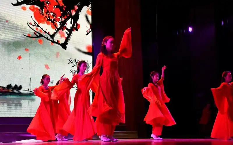 长江大学管院元旦晚会红昭愿