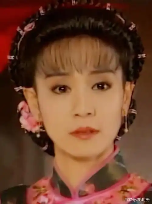 60岁瑶女郎刘雪华满头白发,气质脱俗,看她年轻时候美到什么程度