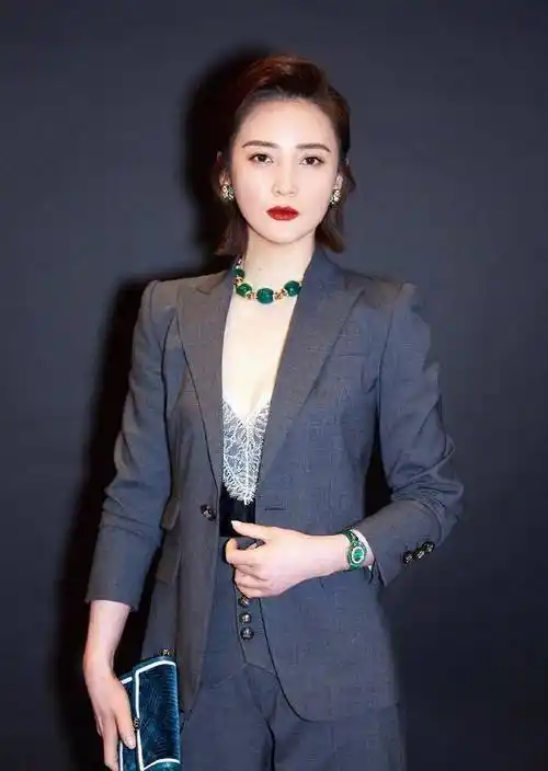 45岁蒋勤勤近照美得不敢认!