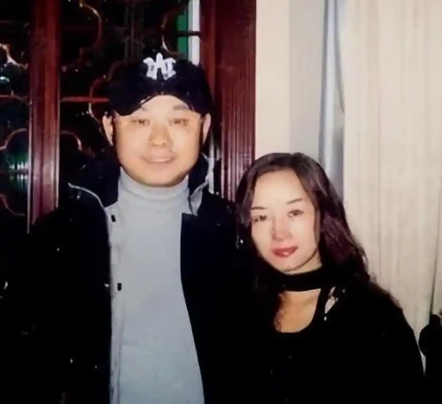 刀郎离婚30年,前妻含泪自述:他住豪宅,我却一无所有