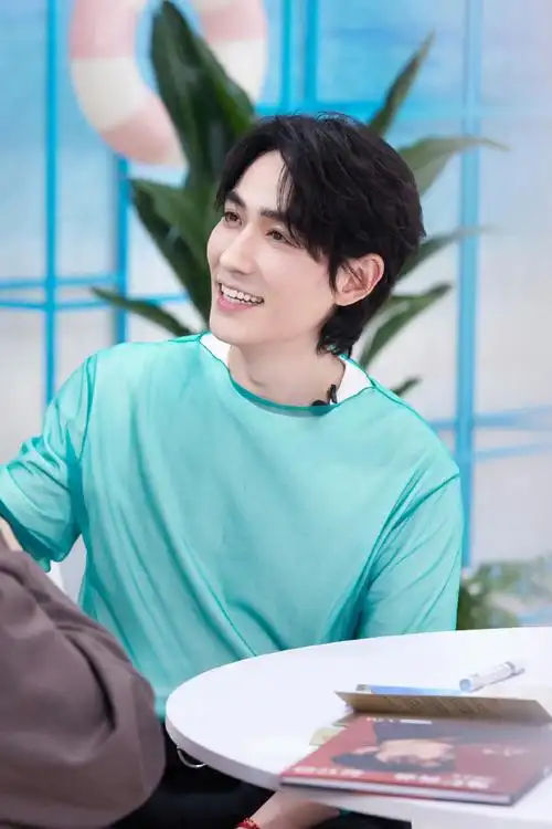 朱一龙超话治愈的笑容 96#朱一龙0416生日快乐