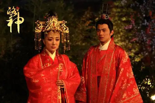 甄宓(李依晓饰)和曹植(杨洋饰)