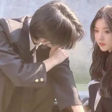 清纯校园风格的双人好看情侣头像你所认为的绝境也许是另一个开始