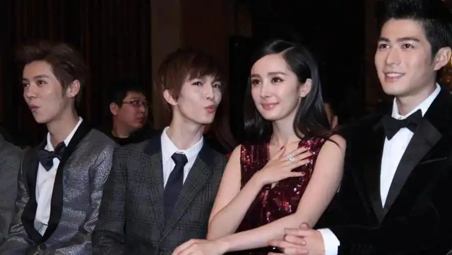 只是朋友杨幂郭敬明深夜聚餐身高差太明显网友感情太好了