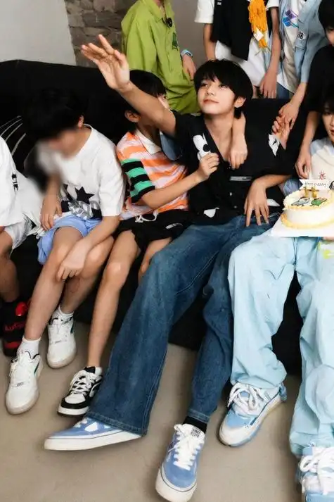 (11)推荐打开新页哦这样啊关注马嘉祺李天泽tf家族帅哥图片手机壁纸壁