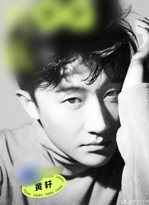 黄轩登上时尚杂志2021年度人物 追寻"健康,松弛,柔软"演员本心