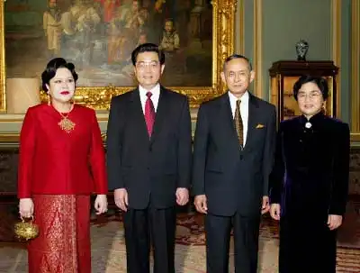 盘点泰国国王普密蓬一家与中国的渊源