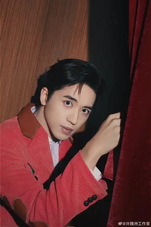 许魏洲m榜年度关注演员##许魏洲亮相中国电影大数据盛典