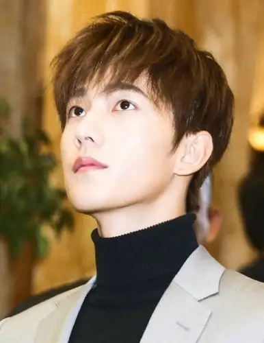 谁说男生留长发不好看#杨洋轻松驾驭各种发型,无论是寸头和长发都能