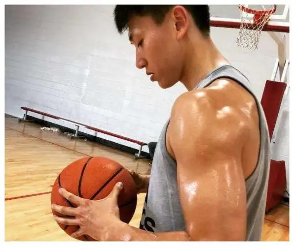 被誉为最强高中生,曾4夺总冠军,当年为何选择离开广东男篮?