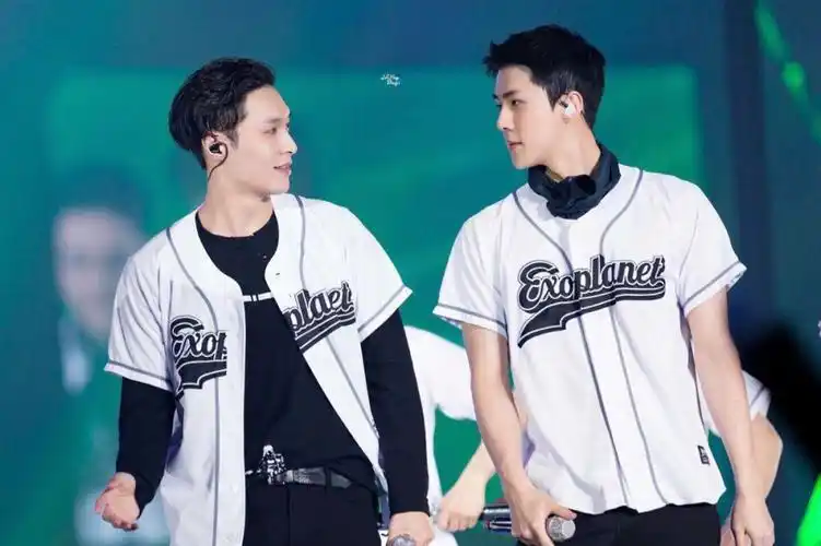 exo吴世勋sehun张艺兴lay勋兴line魂蛋line