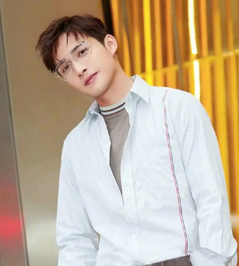 看看这些当红娱乐圈男明星的眼镜杀,你沦陷了吗?