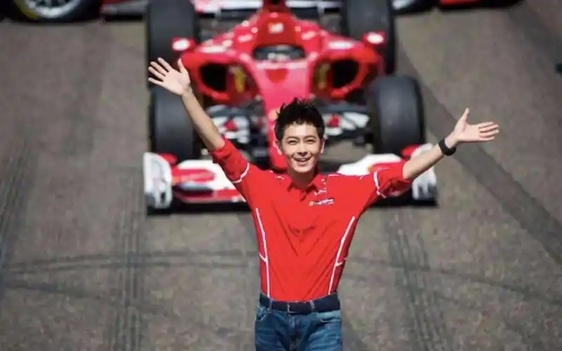 林志颖曾是世界f1赛场上唯一的国人代表被演戏耽误的赛车手