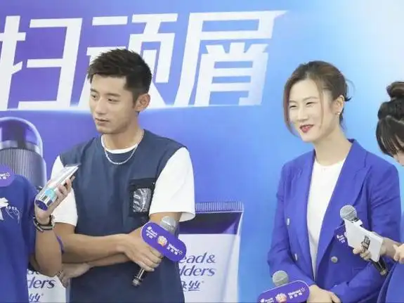 大满贯同框丁宁变身知性女白领身高与张继科也相差不多