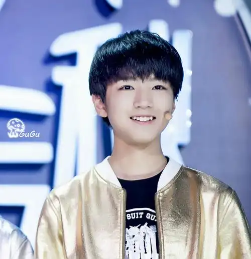 王俊凯# #tfboys# 140904湖南台中秋晚会录制 cr:gugu